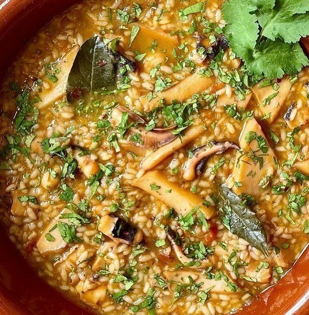 Tacho de arroz de choco com coentros